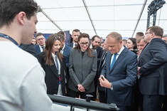 Premierzy Donald Tusk i  Julia Swyrydenko w Strefie EXPO,