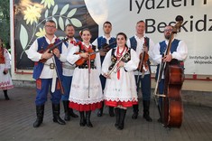 Kapela zespołu „Połoniny” w strojach rzeszowskich, fot. R. Dyrda.