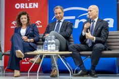 Od lewej: B. Rapa, D. Cycoń, prof. J. Sęp, 